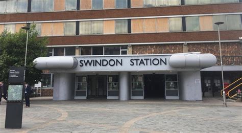 BTP officers 'storm' into Swindon train station to deal with incident