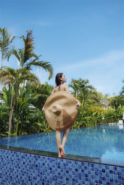 DJ Gợi cảm nhất châu Á gây tranh cãi khi tung ảnh nude mừng chiến thắng U22 Việt Nam