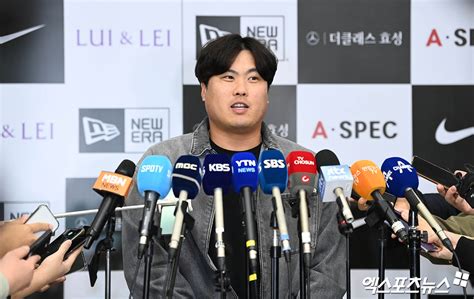 손혁 단장 만난 류현진내년 행선지 결정 한화 복귀도 고려될까