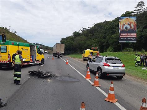 Motociclista Morre E Moto Pega Fogo Após Acidente Na Br 101 Em Itajaí