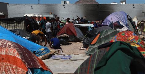 Miles de migrantes arman un campamento en el norte de México tras