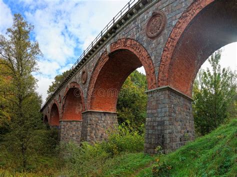 Alte Eisenbahnbrücke stockfoto Bild von gealtert bogen 29524644