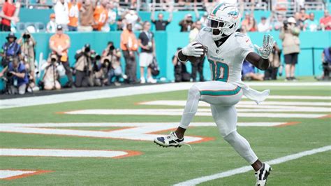 Tyreek Hill speeds to touchdown to give Dolphins lead - ESPN