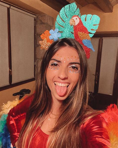 Difraz Loro Mujer Rojo Plumas Goma Eba Carnaval Disfraz Amigas Creativo