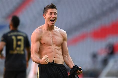 Robert Lewandowski Body