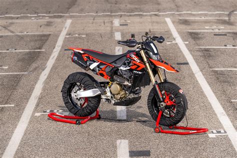 Singles Club Ducati Reveals Hypermotard 698 Mono