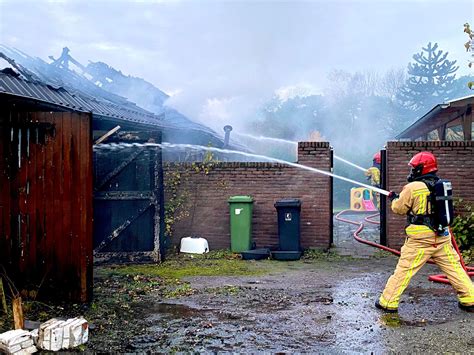 Drie Oldtimers In Vlammen Op Bij Uitslaande Brand In Grote Schuur