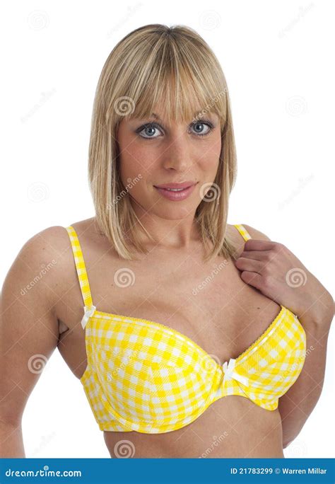 Jolie Femelle Dans La Lingerie Jaune Image Stock Image Du