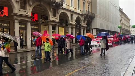 Corteo Primo Maggio Torino Lavoratori In Piazza La Repubblica