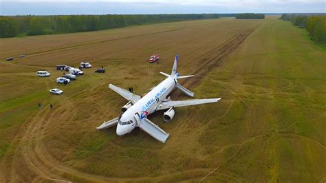 The Headache Of Ural Airlines To Get Its A320 Out Of A Field