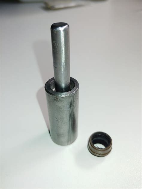 Valve stem seal installation | XWeb Forums v3