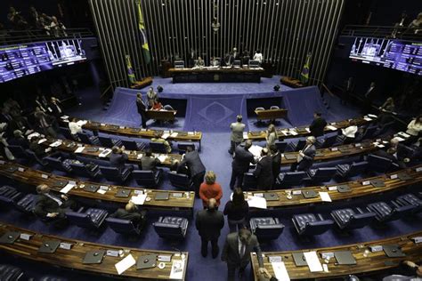 Coronavoucher Senado adia votação de projeto que amplia benefício