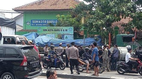 Kisah Orangtua Korban Di Kecelakaan Maut Bekasi Cari Sang Anak Usai