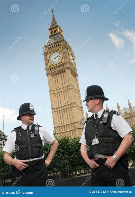 London Policemen Against Big Ben Editorial Photography - Image: 20347732