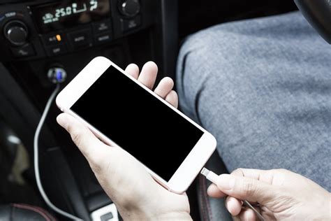 Handy Im Auto Laden So Klappts Und Das Sollte Man Beachten