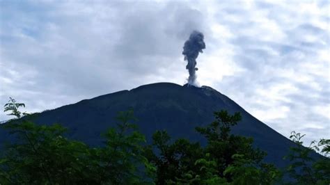 Waspada Gunung Ile Lewotolok Erupsi 2 Kali Pagi Ini