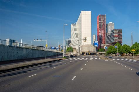 Horizonte Del Paisaje Urbano De La Ciudad De Rotterdam Con El Camino