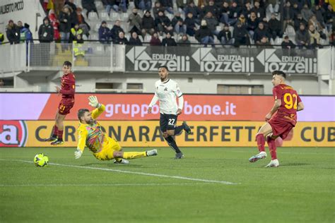 روما يواصل صحوته بالدوري الإيطالي ويزاحم انتر ميلان على المركز الثالث