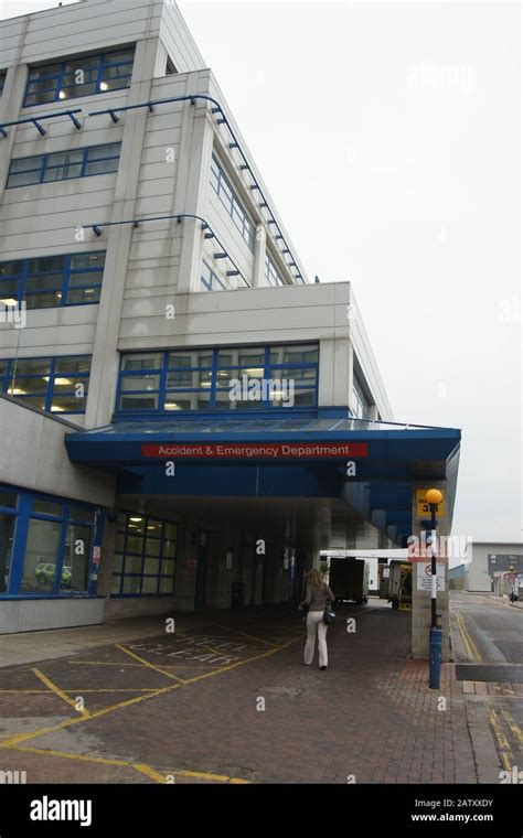 Hull Royal Infirmary Ambulance Hi Res Stock Photography And Images Alamy