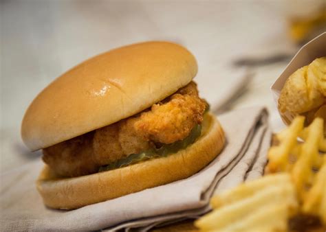 Mcdonalds Wants A Chick Fil A Style Fried Chicken Sandwich Fortune