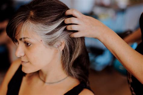 Bien Vivre Sa Transition Vers Les Cheveux Gris T Moignage De Leslie