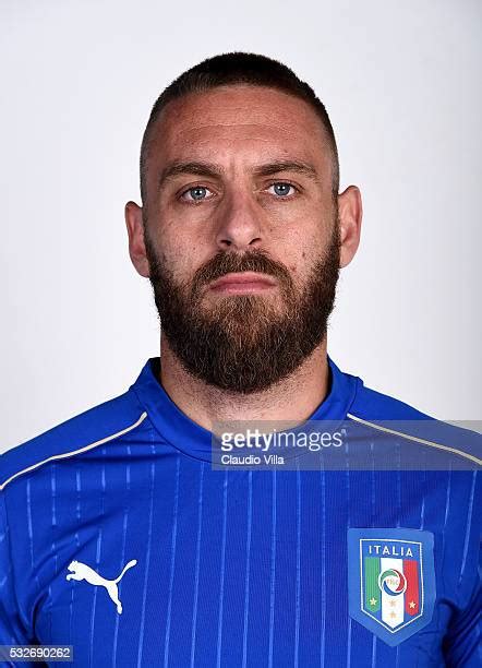 Daniele De Rossi Of Italy Photos And Premium High Res Pictures Getty