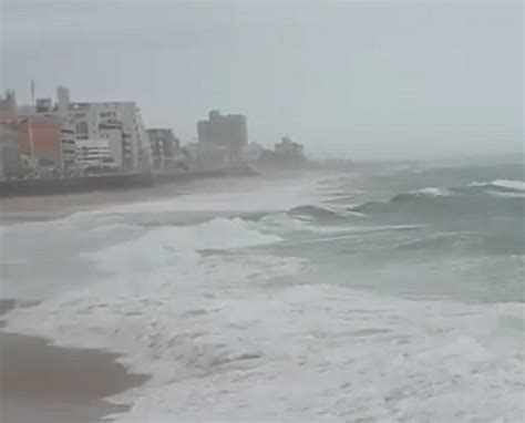 Mau Tempo Marinha Alerta Para Ondas De Metros No Litoral Baiano