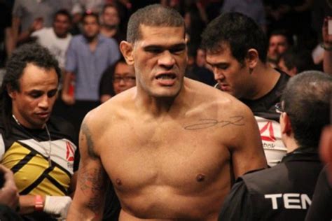 Ant Nio Pez O Encara Tyrone Spong Em Janeiro Para Espantar M Fase