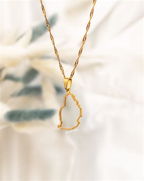 Mauritius Outline Pendant Gold Kionii