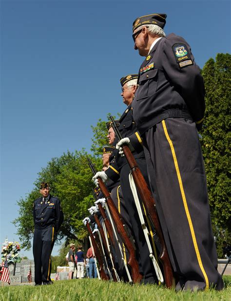 Gunfighters Participate In Memorial Day Celebrations Around Treasure