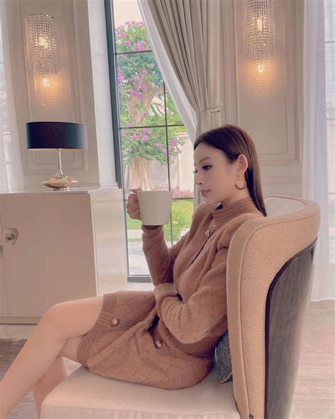 Cựu hot girl Huyền Baby Nhan sắc không tuổi chồng cho tỷ đồng tiêu vặt Báo Dân trí