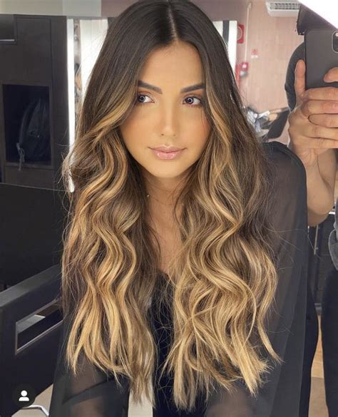 Morena Iluminada Loira O Cabelo Que Realça Ainda Mais Sua Beleza