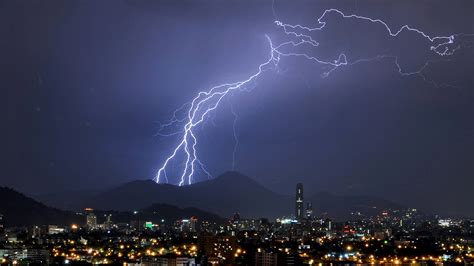 Lluvia y tormentas eléctricas en ocho regiones las comunas de Región