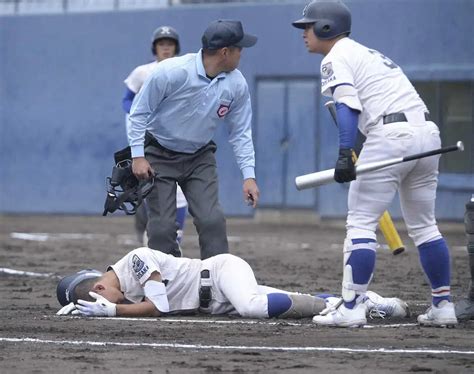 ＜箕面学園・履正社＞2回、頭部死球を受けうずくまる履正社・只石琉人 ― スポニチ Sponichi Annex 野球