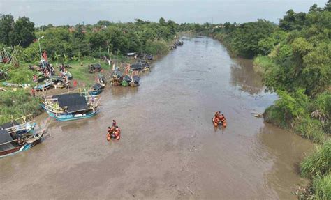 Pelajar Sma Hanyut Terbawa Derasnya Arus Sungai Pemali Brebes