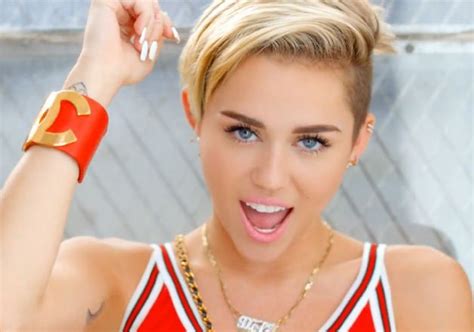 Miley Cyrus Praises Ad Campaign Featuring Gay Couple Lifestyle News India TV