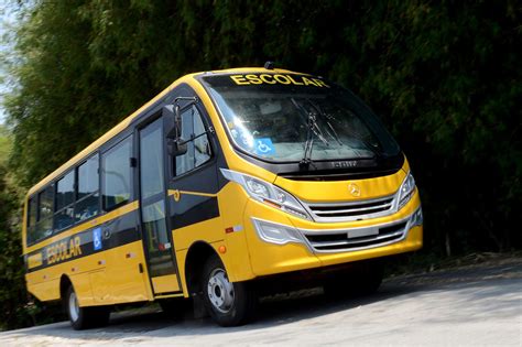 Mercedes Benz Negocia Micro Nibus Para O Caminho Da Escola Em