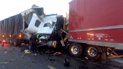 3 Truck Crash On Highway 401 Leaves 1 Driver Dead Ctv Kitchener News