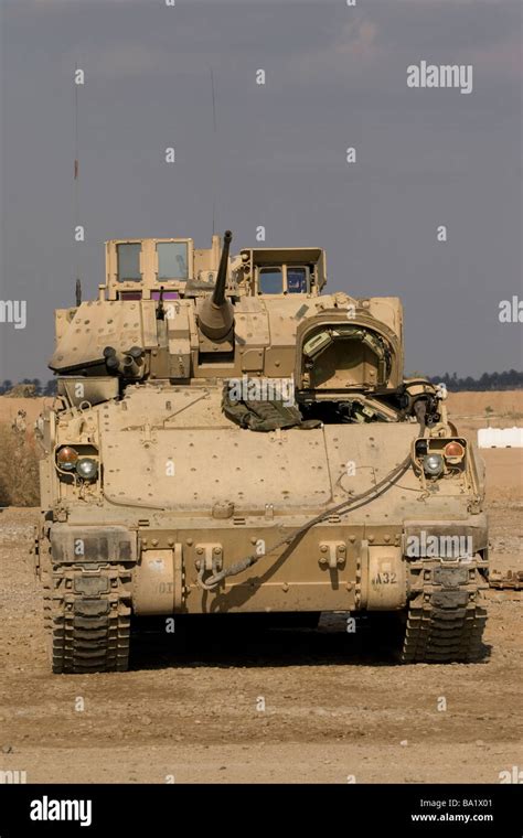 Baqubah, Iraq - M2/M3 Bradley Fighting Vehicle Stock Photo - Alamy