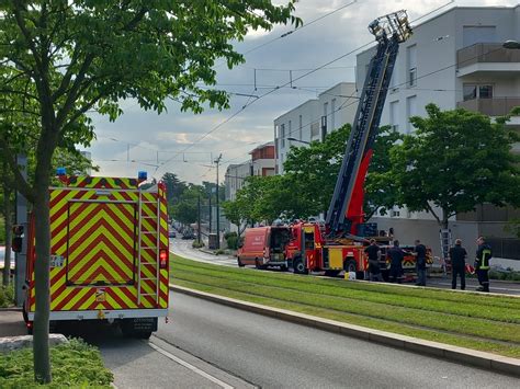 M Tropole De Lyon V Nissieux Une Collision Entre Un Tram Et Un