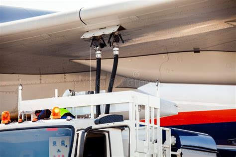 Rifornimento Di Carburante Degli Aerei Fotografia Stock Immagine Di