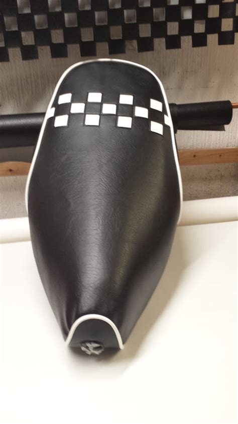 Vespa ET/LX Chequered Seat Cover – ScooterPartsUK