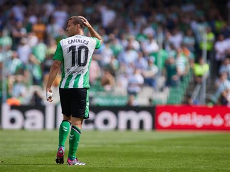 El Real Betis Oficializa La Marcha De Sergio Canales A Rayados De