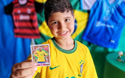 Torcedor Mirim Do Flamengo No Ap Encontra Figurinha Rara De Neymar E