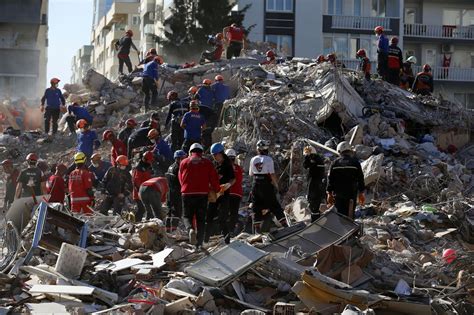 Photos Turkey Copes With Earthquake Aftermath