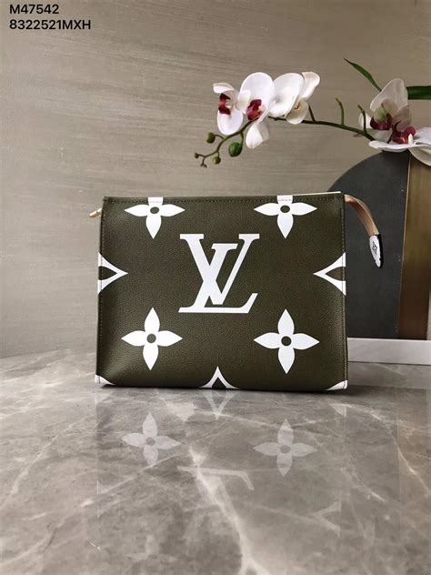 Louis Vuitton Lv Voyage Handbag Clutch No26 Monogram Motif Green Louis Vuitton Wallet Clutch