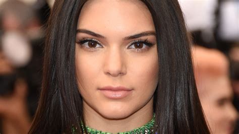 Kendall Jenner Does Her Hair At Dinner With Jen Atkin Teen Vogue