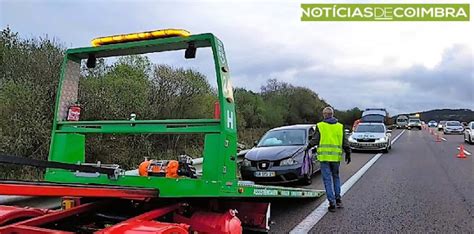 O Palhetas na Foz Colisão entre dois veículos condicionou esta tarde o