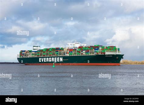 Evergreen container ship hi-res stock photography and images - Alamy