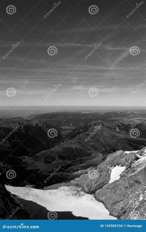 Panorama Van Zwitserse De Bergwoede Van Alpen Vanaf Jungfraujoch